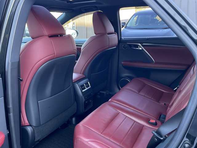 レクサス ＲＸ 200t Fスポーツ 道東・釧路十勝 2017(平29)年 5.4万km グラファイトブラックガラスフレーク ・TRDエアロ/・ワンオーナー/・4WD/・純正ナビ/・CD/DVD/Blu-ray/Bluetooth/・フルセグTV/・サンルーフ/・TRD製エアロ（F/S/R)/・TRD製スポーツマフラー/・レーンキーピングアシスト/・オートマチックハイビーム/・レーダークルーズコントロール/・レザーシート/・エアシート/・シートヒーター/・エアシート/・ステアリングヒーター/・パドルシフト/・ステアリングヒーター/・角型3眼LEDヘッドライト/・フォグランプ/・オートライト/・プッシュスタート/・スマートキー/・スペアキー/・ステアリングスイッチ/・AC100V