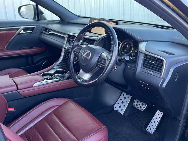 レクサス ＲＸ 200t Fスポーツ 道東・釧路十勝 2017(平29)年 5.4万km グラファイトブラックガラスフレーク ・TRDエアロ/・ワンオーナー/・4WD/・純正ナビ/・CD/DVD/Blu-ray/Bluetooth/・フルセグTV/・サンルーフ/・TRD製エアロ（F/S/R)/・TRD製スポーツマフラー/・レーンキーピングアシスト/・オートマチックハイビーム/・レーダークルーズコントロール/・レザーシート/・エアシート/・シートヒーター/・エアシート/・ステアリングヒーター/・パドルシフト/・ステアリングヒーター/・角型3眼LEDヘッドライト/・フォグランプ/・オートライト/・プッシュスタート/・スマートキー/・スペアキー/・ステアリングスイッチ/・AC100V