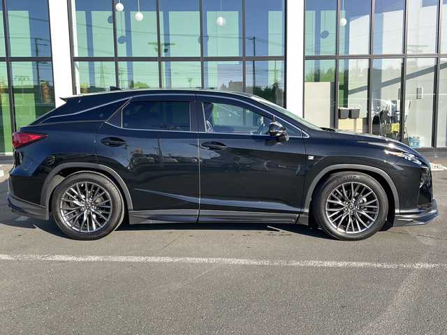 レクサス ＲＸ 200t Fスポーツ 道東・釧路十勝 2017(平29)年 5.4万km グラファイトブラックガラスフレーク ・TRDエアロ/・ワンオーナー/・4WD/・純正ナビ/・CD/DVD/Blu-ray/Bluetooth/・フルセグTV/・サンルーフ/・TRD製エアロ（F/S/R)/・TRD製スポーツマフラー/・レーンキーピングアシスト/・オートマチックハイビーム/・レーダークルーズコントロール/・レザーシート/・エアシート/・シートヒーター/・エアシート/・ステアリングヒーター/・パドルシフト/・ステアリングヒーター/・角型3眼LEDヘッドライト/・フォグランプ/・オートライト/・プッシュスタート/・スマートキー/・スペアキー/・ステアリングスイッチ/・AC100V