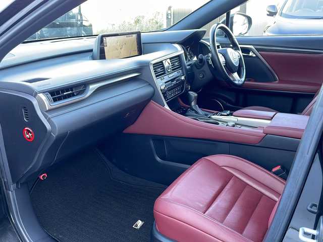 レクサス ＲＸ 200t Fスポーツ 道東・釧路十勝 2017(平29)年 5.4万km グラファイトブラックガラスフレーク ・TRDエアロ/・ワンオーナー/・4WD/・純正ナビ/・CD/DVD/Blu-ray/Bluetooth/・フルセグTV/・サンルーフ/・TRD製エアロ（F/S/R)/・TRD製スポーツマフラー/・レーンキーピングアシスト/・オートマチックハイビーム/・レーダークルーズコントロール/・レザーシート/・エアシート/・シートヒーター/・エアシート/・ステアリングヒーター/・パドルシフト/・ステアリングヒーター/・角型3眼LEDヘッドライト/・フォグランプ/・オートライト/・プッシュスタート/・スマートキー/・スペアキー/・ステアリングスイッチ/・AC100V