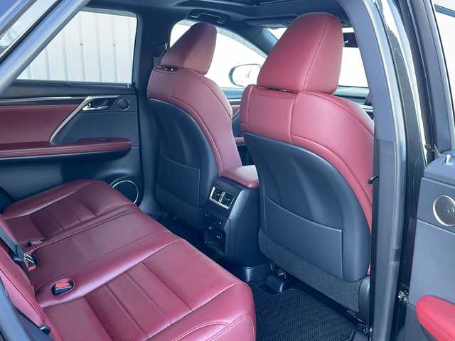 レクサス ＲＸ 200t Fスポーツ 道東・釧路十勝 2017(平29)年 5.4万km グラファイトブラックガラスフレーク ・TRDエアロ/・ワンオーナー/・4WD/・純正ナビ/・CD/DVD/Blu-ray/Bluetooth/・フルセグTV/・サンルーフ/・TRD製エアロ（F/S/R)/・TRD製スポーツマフラー/・レーンキーピングアシスト/・オートマチックハイビーム/・レーダークルーズコントロール/・レザーシート/・エアシート/・シートヒーター/・エアシート/・ステアリングヒーター/・パドルシフト/・ステアリングヒーター/・角型3眼LEDヘッドライト/・フォグランプ/・オートライト/・プッシュスタート/・スマートキー/・スペアキー/・ステアリングスイッチ/・AC100V