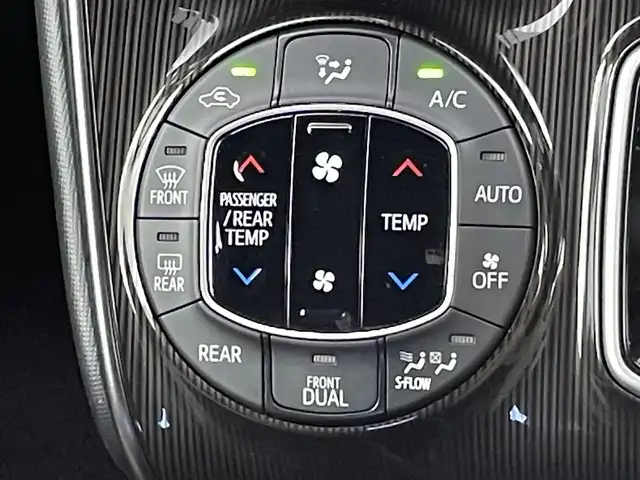 トヨタ エスクァイア ハイブリッド Gi プレミアムパッケージ 千葉県 2018(平30)年 6.5万km アバンギャルドブロンズメタリック 純正１０型ナビ/（AM＆FM＆Bluetooth＆フルセグTV＆CD＆DVD）/両側電動スライドドア/衝突軽減ブレーキ　/トヨタセーフティセンス　/ハンドルヒーター　/シートヒーター　/クルーズコントロール　/ビルトインＥＴＣ２．０　/前後コーナーセンサー　/バックカメラ/リアエアコン/アイドリングストップ/ウィンカーミラー/ドアバイザー/プッシュスタート/リアサンシェード/USBポート/LEDヘッドライト（オートライト付き）/電動格納サイドミラー