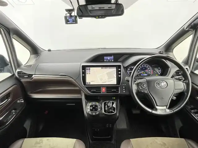 トヨタ エスクァイア ハイブリッド Gi プレミアムパッケージ 千葉県 2018(平30)年 6.5万km アバンギャルドブロンズメタリック 純正１０型ナビ/（AM＆FM＆Bluetooth＆フルセグTV＆CD＆DVD）/両側電動スライドドア/衝突軽減ブレーキ　/トヨタセーフティセンス　/ハンドルヒーター　/シートヒーター　/クルーズコントロール　/ビルトインＥＴＣ２．０　/前後コーナーセンサー　/バックカメラ/リアエアコン/アイドリングストップ/ウィンカーミラー/ドアバイザー/プッシュスタート/リアサンシェード/USBポート/LEDヘッドライト（オートライト付き）/電動格納サイドミラー