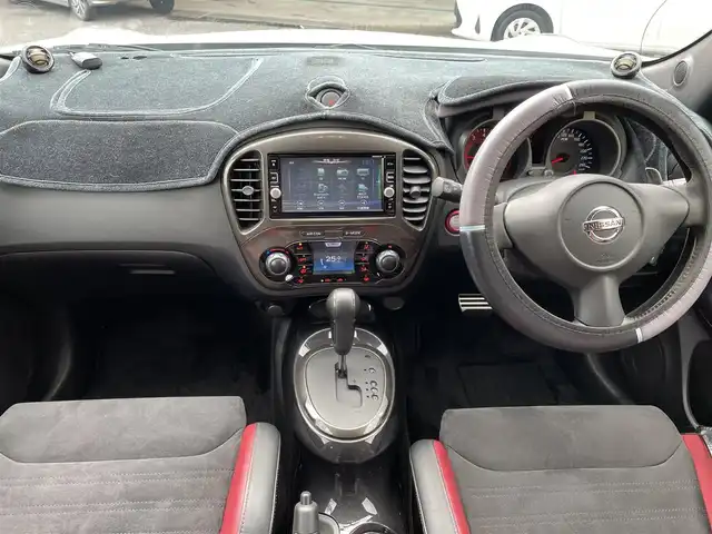 日産 ジューク ニスモ RS 千葉県 2015(平27)年 5.3万km ブリリアントホワイトパール 純正ディーラーナビ(AM/FM/BT/フルセグ/USB)/前方ドライブレコーダー/2WD⇔4WDの切り替え/セーフティーパック(盗難防止機能付き)/カロッチェリアウーハー付き/ビルトインETC/パドルシフト/横滑り防止機能/純正ニスモレカロセミバケットシート/tanabeタワーバー/オートライト/HIDヘッドライト/純正フロアマット/ウィンカーミラー/シガーソケット
