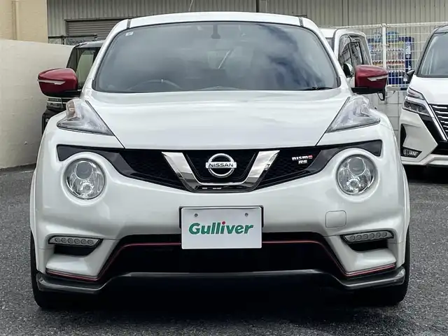 日産 ジューク ニスモ RS 千葉県 2015(平27)年 5.3万km ブリリアントホワイトパール 純正ディーラーナビ(AM/FM/BT/フルセグ/USB)/前方ドライブレコーダー/2WD⇔4WDの切り替え/セーフティーパック(盗難防止機能付き)/カロッチェリアウーハー付き/ビルトインETC/パドルシフト/横滑り防止機能/純正ニスモレカロセミバケットシート/tanabeタワーバー/オートライト/HIDヘッドライト/純正フロアマット/ウィンカーミラー/シガーソケット