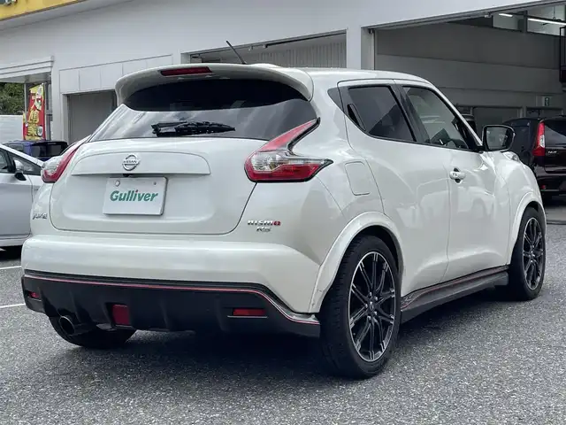日産 ジューク ニスモ RS 千葉県 2015(平27)年 5.3万km ブリリアントホワイトパール 純正ディーラーナビ(AM/FM/BT/フルセグ/USB)/前方ドライブレコーダー/2WD⇔4WDの切り替え/セーフティーパック(盗難防止機能付き)/カロッチェリアウーハー付き/ビルトインETC/パドルシフト/横滑り防止機能/純正ニスモレカロセミバケットシート/tanabeタワーバー/オートライト/HIDヘッドライト/純正フロアマット/ウィンカーミラー/シガーソケット