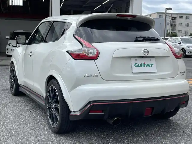 日産 ジューク ニスモ RS 千葉県 2015(平27)年 5.3万km ブリリアントホワイトパール 純正ディーラーナビ(AM/FM/BT/フルセグ/USB)/前方ドライブレコーダー/2WD⇔4WDの切り替え/セーフティーパック(盗難防止機能付き)/カロッチェリアウーハー付き/ビルトインETC/パドルシフト/横滑り防止機能/純正ニスモレカロセミバケットシート/tanabeタワーバー/オートライト/HIDヘッドライト/純正フロアマット/ウィンカーミラー/シガーソケット