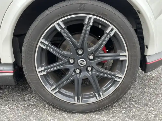 日産 ジューク ニスモ RS 千葉県 2015(平27)年 5.3万km ブリリアントホワイトパール 純正ディーラーナビ(AM/FM/BT/フルセグ/USB)/前方ドライブレコーダー/2WD⇔4WDの切り替え/セーフティーパック(盗難防止機能付き)/カロッチェリアウーハー付き/ビルトインETC/パドルシフト/横滑り防止機能/純正ニスモレカロセミバケットシート/tanabeタワーバー/オートライト/HIDヘッドライト/純正フロアマット/ウィンカーミラー/シガーソケット