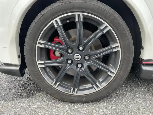 日産 ジューク ニスモ RS 千葉県 2015(平27)年 5.3万km ブリリアントホワイトパール 純正ディーラーナビ(AM/FM/BT/フルセグ/USB)/前方ドライブレコーダー/2WD⇔4WDの切り替え/セーフティーパック(盗難防止機能付き)/カロッチェリアウーハー付き/ビルトインETC/パドルシフト/横滑り防止機能/純正ニスモレカロセミバケットシート/tanabeタワーバー/オートライト/HIDヘッドライト/純正フロアマット/ウィンカーミラー/シガーソケット