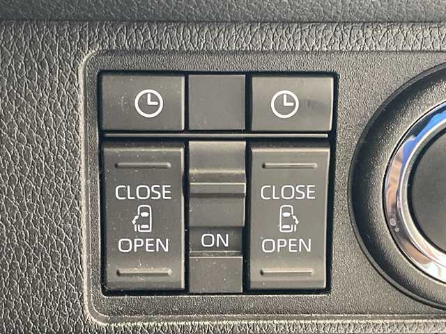 ダイハツ ムーヴ キャンバス ストライプス G 埼玉県 2023(令5)年 0.5万km シャイニングホワイトパール/サンドベージュメタリック スマートアシスト/純正9インチディスプレイオーディオ/　　BT/USB/CarPlay/バックカメラ/両側パワースライドドア/LEDオートライト/シートヒーター/コーナーセンサー/ステアリングスイッチ