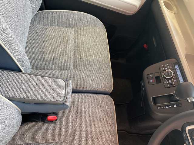 ダイハツ ムーヴ キャンバス ストライプス G 埼玉県 2023(令5)年 0.5万km シャイニングホワイトパール/サンドベージュメタリック スマートアシスト/純正9インチディスプレイオーディオ/　　BT/USB/CarPlay/バックカメラ/両側パワースライドドア/LEDオートライト/シートヒーター/コーナーセンサー/ステアリングスイッチ