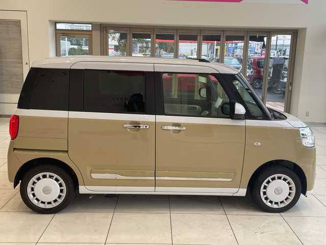 ダイハツ ムーヴ キャンバス ストライプス G 埼玉県 2023(令5)年 0.5万km シャイニングホワイトパール/サンドベージュメタリック スマートアシスト/純正9インチディスプレイオーディオ/　　BT/USB/CarPlay/バックカメラ/両側パワースライドドア/LEDオートライト/シートヒーター/コーナーセンサー/ステアリングスイッチ