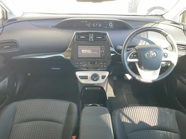 トヨタ プリウス Sセーフティプラス 長野県 2018(平30)年 6.3万km ホワイトパールクリスタルシャイン ４ＷＤ/トヨタセーフティセンス/純正メモリナビフルセグTV/バックカメラ/ETC/ドライブレコーダー/ホイール付き冬タイヤ積込/レーンキープアシスト/純正ＬＥＤヘッドライト