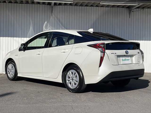 トヨタ プリウス Sセーフティプラス 長野県 2018(平30)年 6.3万km ホワイトパールクリスタルシャイン ４ＷＤ/トヨタセーフティセンス/純正メモリナビフルセグTV/バックカメラ/ETC/ドライブレコーダー/ホイール付き冬タイヤ積込/レーンキープアシスト/純正ＬＥＤヘッドライト