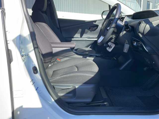 トヨタ プリウス Sセーフティプラス 長野県 2018(平30)年 6.3万km ホワイトパールクリスタルシャイン ４ＷＤ/トヨタセーフティセンス/純正メモリナビフルセグTV/バックカメラ/ETC/ドライブレコーダー/ホイール付き冬タイヤ積込/レーンキープアシスト/純正ＬＥＤヘッドライト