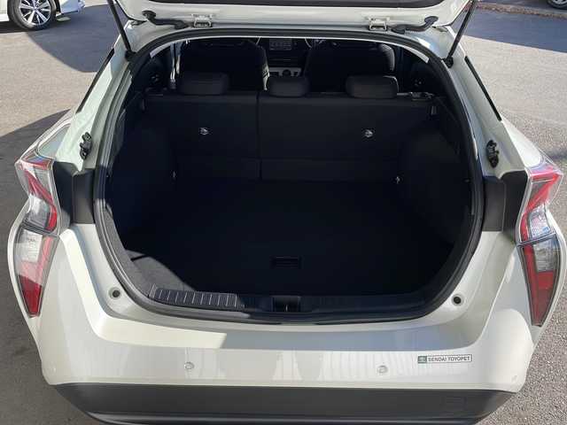 トヨタ プリウス Sセーフティプラス 長野県 2018(平30)年 6.3万km ホワイトパールクリスタルシャイン ４ＷＤ/トヨタセーフティセンス/純正メモリナビフルセグTV/バックカメラ/ETC/ドライブレコーダー/ホイール付き冬タイヤ積込/レーンキープアシスト/純正ＬＥＤヘッドライト