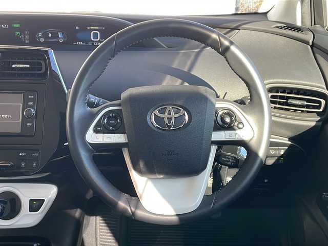 トヨタ プリウス Sセーフティプラス 長野県 2018(平30)年 6.3万km ホワイトパールクリスタルシャイン ４ＷＤ/トヨタセーフティセンス/純正メモリナビフルセグTV/バックカメラ/ETC/ドライブレコーダー/ホイール付き冬タイヤ積込/レーンキープアシスト/純正ＬＥＤヘッドライト