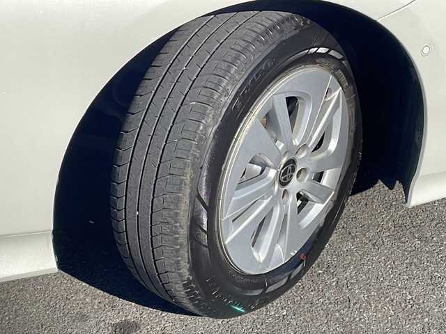 トヨタ プリウス Sセーフティプラス 長野県 2018(平30)年 6.3万km ホワイトパールクリスタルシャイン ４ＷＤ/トヨタセーフティセンス/純正メモリナビフルセグTV/バックカメラ/ETC/ドライブレコーダー/ホイール付き冬タイヤ積込/レーンキープアシスト/純正ＬＥＤヘッドライト