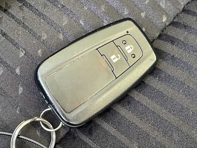 トヨタ プリウス Sセーフティプラス 長野県 2018(平30)年 6.3万km ホワイトパールクリスタルシャイン ４ＷＤ/トヨタセーフティセンス/純正メモリナビフルセグTV/バックカメラ/ETC/ドライブレコーダー/ホイール付き冬タイヤ積込/レーンキープアシスト/純正ＬＥＤヘッドライト