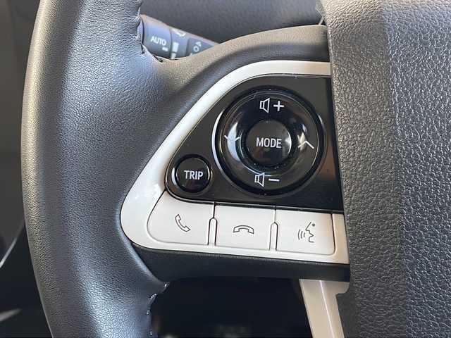 トヨタ プリウス Sセーフティプラス 長野県 2018(平30)年 6.3万km ホワイトパールクリスタルシャイン ４ＷＤ/トヨタセーフティセンス/純正メモリナビフルセグTV/バックカメラ/ETC/ドライブレコーダー/ホイール付き冬タイヤ積込/レーンキープアシスト/純正ＬＥＤヘッドライト