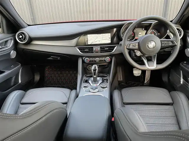 アルファロメオ ジュリア ヴェローチェ 福島県 2022(令4)年 0.2万km 赤 純正ナビ(BT/USB/AUX)/フルセグTV/バックカメラ/ステアリングスイッチ/ステアリングヒーター/黒レザーシート/パワーシート/シートヒーター/ワイアレスチャージャー/純正19AW/純正フロアマット/保証書/取扱説明書/スペアキー