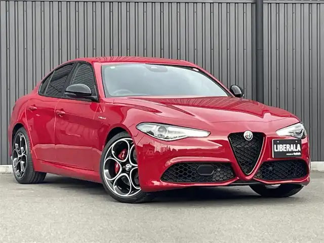 アルファロメオ ジュリア ヴェローチェ 福島県 2022(令4)年 0.2万km 赤 純正ナビ(BT/USB/AUX)/フルセグTV/バックカメラ/ステアリングスイッチ/ステアリングヒーター/黒レザーシート/パワーシート/シートヒーター/ワイアレスチャージャー/純正19AW/純正フロアマット/保証書/取扱説明書/スペアキー