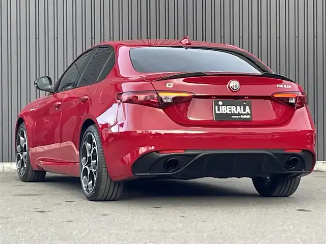 アルファロメオ ジュリア ヴェローチェ 福島県 2022(令4)年 0.2万km 赤 純正ナビ(BT/USB/AUX)/フルセグTV/バックカメラ/ステアリングスイッチ/ステアリングヒーター/黒レザーシート/パワーシート/シートヒーター/ワイアレスチャージャー/純正19AW/純正フロアマット/保証書/取扱説明書/スペアキー