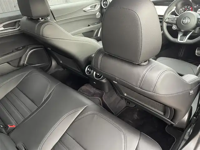 アルファロメオ ジュリア ヴェローチェ 福島県 2022(令4)年 0.2万km 赤 純正ナビ(BT/USB/AUX)/フルセグTV/バックカメラ/ステアリングスイッチ/ステアリングヒーター/黒レザーシート/パワーシート/シートヒーター/ワイアレスチャージャー/純正19AW/純正フロアマット/保証書/取扱説明書/スペアキー