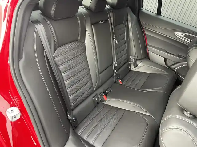 アルファロメオ ジュリア ヴェローチェ 福島県 2022(令4)年 0.2万km 赤 純正ナビ(BT/USB/AUX)/フルセグTV/バックカメラ/ステアリングスイッチ/ステアリングヒーター/黒レザーシート/パワーシート/シートヒーター/ワイアレスチャージャー/純正19AW/純正フロアマット/保証書/取扱説明書/スペアキー