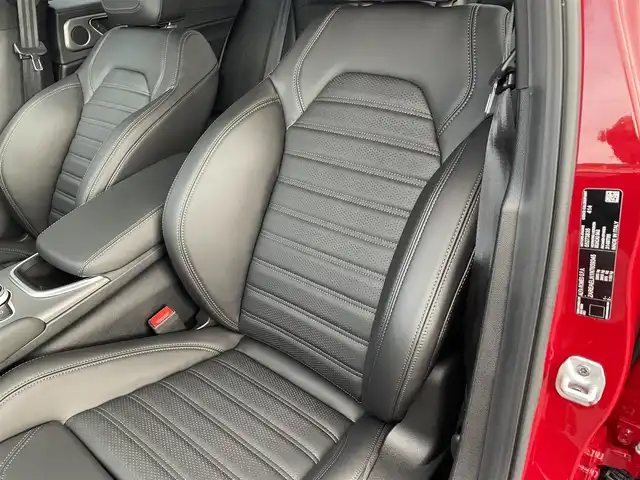 アルファロメオ ジュリア ヴェローチェ 福島県 2022(令4)年 0.2万km 赤 純正ナビ(BT/USB/AUX)/フルセグTV/バックカメラ/ステアリングスイッチ/ステアリングヒーター/黒レザーシート/パワーシート/シートヒーター/ワイアレスチャージャー/純正19AW/純正フロアマット/保証書/取扱説明書/スペアキー