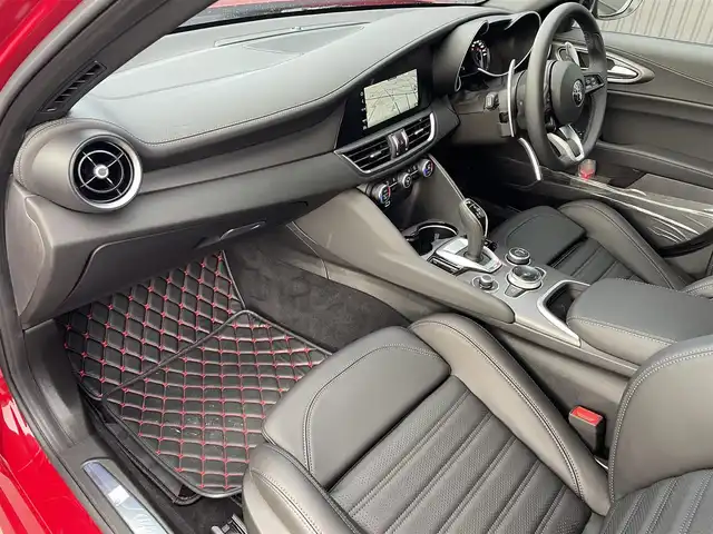 アルファロメオ ジュリア ヴェローチェ 福島県 2022(令4)年 0.2万km 赤 純正ナビ(BT/USB/AUX)/フルセグTV/バックカメラ/ステアリングスイッチ/ステアリングヒーター/黒レザーシート/パワーシート/シートヒーター/ワイアレスチャージャー/純正19AW/純正フロアマット/保証書/取扱説明書/スペアキー