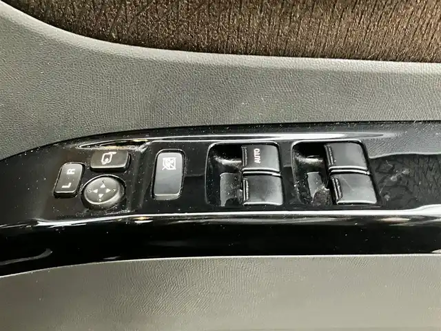 日産 ルークス ハイウェイスター ターボ 静岡県 2011(平23)年 10.6万km シルキーシルバーメタリック エンジンスタートボタン/パワーウィンドウ/パワーステアリング/ターボ/スマートキー/オートエアコン/ETC/CD/CDチェンジャー/ドライブレコーダー/ベンチシート/純正フロアマット/両側パワースライドドア/純正アルミホイール/ABS/盗難防止装置/オートライト/Wエアバック