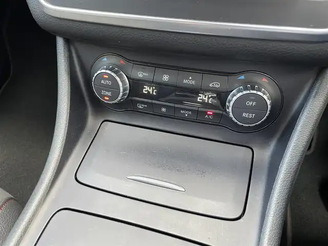 メルセデス・ベンツ ＣＬＡ２５０ 静岡県 2016(平28)年 9.7万km コスモスブラック AMGライン/ワンオーナー/純正HDDナビ・フルセグTV/DVD/CD/SD/Bluetooth/純正18インチアルミホイール/バックカメラ/クルーズコントロール/ハーフレザーシート/前席パワーシート/シートヒーター/HIDライト/スマートキー/プッシュスタート/新車時保証書/取扱説明書