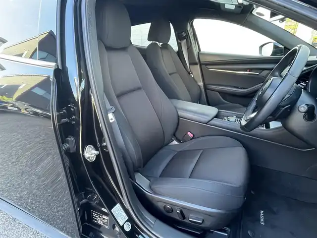 マツダ マツダ３ファストバック 20S プロアクティブ ツーリングS 愛知県 2021(令3)年 2.6万km ジェットブラックマイカ /禁煙車//ワンオーナー//純正ナビ//バックカメラ//フルセグTV・Bluetooth・CD・DVD//ETC//前後ドライブレコーダー【ZDR 025】//ファブリックシート//運転席パワーシート//シートヒーター//ハンドルヒーター//パドルシフト//ヘッドアップディスプレイ//LEDヘッドランプ//オートライト//オートハイビーム//電動格納式ウインカーミラー//クルーズコントロール//横滑り防止装置//スマートブレーキサポート(前進時・後進時)//前後側方接近車両検知//車線逸脱警報//ブラインドスポットモニタリング//レーンキープアシストシステム//前後ドライブレコーダー//トノカバー//イモビライザー//プッシュスタート//スペアキー//新車保証書//取扱説明書