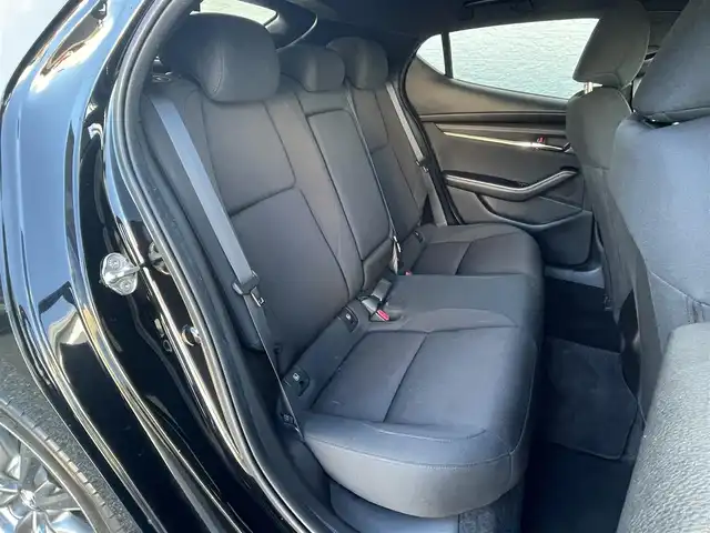 マツダ マツダ３ファストバック 20S プロアクティブ ツーリングS 愛知県 2021(令3)年 2.6万km ジェットブラックマイカ /禁煙車//ワンオーナー//純正ナビ//バックカメラ//フルセグTV・Bluetooth・CD・DVD//ETC//前後ドライブレコーダー【ZDR 025】//ファブリックシート//運転席パワーシート//シートヒーター//ハンドルヒーター//パドルシフト//ヘッドアップディスプレイ//LEDヘッドランプ//オートライト//オートハイビーム//電動格納式ウインカーミラー//クルーズコントロール//横滑り防止装置//スマートブレーキサポート(前進時・後進時)//前後側方接近車両検知//車線逸脱警報//ブラインドスポットモニタリング//レーンキープアシストシステム//前後ドライブレコーダー//トノカバー//イモビライザー//プッシュスタート//スペアキー//新車保証書//取扱説明書