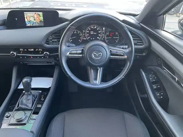 マツダ マツダ３ファストバック 20S プロアクティブ ツーリングS 愛知県 2021(令3)年 2.6万km ジェットブラックマイカ /禁煙車//ワンオーナー//純正ナビ//バックカメラ//フルセグTV・Bluetooth・CD・DVD//ETC//前後ドライブレコーダー【ZDR 025】//ファブリックシート//運転席パワーシート//シートヒーター//ハンドルヒーター//パドルシフト//ヘッドアップディスプレイ//LEDヘッドランプ//オートライト//オートハイビーム//電動格納式ウインカーミラー//クルーズコントロール//横滑り防止装置//スマートブレーキサポート(前進時・後進時)//前後側方接近車両検知//車線逸脱警報//ブラインドスポットモニタリング//レーンキープアシストシステム//前後ドライブレコーダー//トノカバー//イモビライザー//プッシュスタート//スペアキー//新車保証書//取扱説明書