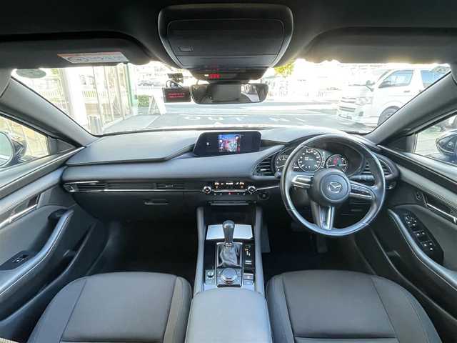 マツダ マツダ３ファストバック 20S プロアクティブ ツーリングS 愛知県 2021(令3)年 2.6万km ジェットブラックマイカ /禁煙車//ワンオーナー//純正ナビ//バックカメラ//フルセグTV・Bluetooth・CD・DVD//ETC//前後ドライブレコーダー【ZDR 025】//ファブリックシート//運転席パワーシート//シートヒーター//ハンドルヒーター//パドルシフト//ヘッドアップディスプレイ//LEDヘッドランプ//オートライト//オートハイビーム//電動格納式ウインカーミラー//クルーズコントロール//横滑り防止装置//スマートブレーキサポート(前進時・後進時)//前後側方接近車両検知//車線逸脱警報//ブラインドスポットモニタリング//レーンキープアシストシステム//前後ドライブレコーダー//トノカバー//イモビライザー//プッシュスタート//スペアキー//新車保証書//取扱説明書