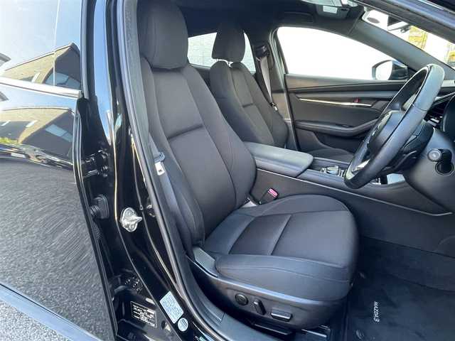 マツダ マツダ３ファストバック 20S プロアクティブ ツーリングS 愛知県 2021(令3)年 2.6万km ジェットブラックマイカ /禁煙車//ワンオーナー//純正ナビ//バックカメラ//フルセグTV・Bluetooth・CD・DVD//ETC//前後ドライブレコーダー【ZDR 025】//ファブリックシート//運転席パワーシート//シートヒーター//ハンドルヒーター//パドルシフト//ヘッドアップディスプレイ//LEDヘッドランプ//オートライト//オートハイビーム//電動格納式ウインカーミラー//クルーズコントロール//横滑り防止装置//スマートブレーキサポート(前進時・後進時)//前後側方接近車両検知//車線逸脱警報//ブラインドスポットモニタリング//レーンキープアシストシステム//前後ドライブレコーダー//トノカバー//イモビライザー//プッシュスタート//スペアキー//新車保証書//取扱説明書