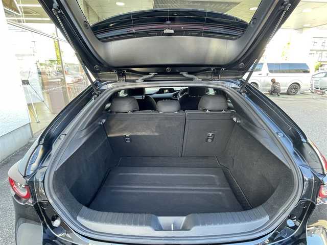 マツダ マツダ３ファストバック 20S プロアクティブ ツーリングS 愛知県 2021(令3)年 2.6万km ジェットブラックマイカ /禁煙車//ワンオーナー//純正ナビ//バックカメラ//フルセグTV・Bluetooth・CD・DVD//ETC//前後ドライブレコーダー【ZDR 025】//ファブリックシート//運転席パワーシート//シートヒーター//ハンドルヒーター//パドルシフト//ヘッドアップディスプレイ//LEDヘッドランプ//オートライト//オートハイビーム//電動格納式ウインカーミラー//クルーズコントロール//横滑り防止装置//スマートブレーキサポート(前進時・後進時)//前後側方接近車両検知//車線逸脱警報//ブラインドスポットモニタリング//レーンキープアシストシステム//前後ドライブレコーダー//トノカバー//イモビライザー//プッシュスタート//スペアキー//新車保証書//取扱説明書