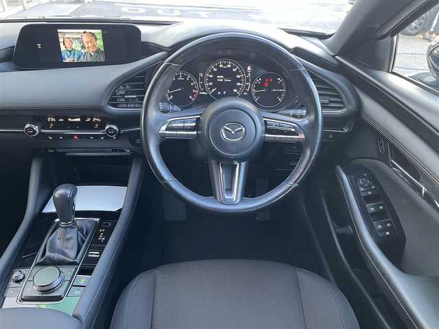 マツダ マツダ３ファストバック 20S プロアクティブ ツーリングS 愛知県 2021(令3)年 2.6万km ジェットブラックマイカ /禁煙車//ワンオーナー//純正ナビ//バックカメラ//フルセグTV・Bluetooth・CD・DVD//ETC//前後ドライブレコーダー【ZDR 025】//ファブリックシート//運転席パワーシート//シートヒーター//ハンドルヒーター//パドルシフト//ヘッドアップディスプレイ//LEDヘッドランプ//オートライト//オートハイビーム//電動格納式ウインカーミラー//クルーズコントロール//横滑り防止装置//スマートブレーキサポート(前進時・後進時)//前後側方接近車両検知//車線逸脱警報//ブラインドスポットモニタリング//レーンキープアシストシステム//前後ドライブレコーダー//トノカバー//イモビライザー//プッシュスタート//スペアキー//新車保証書//取扱説明書