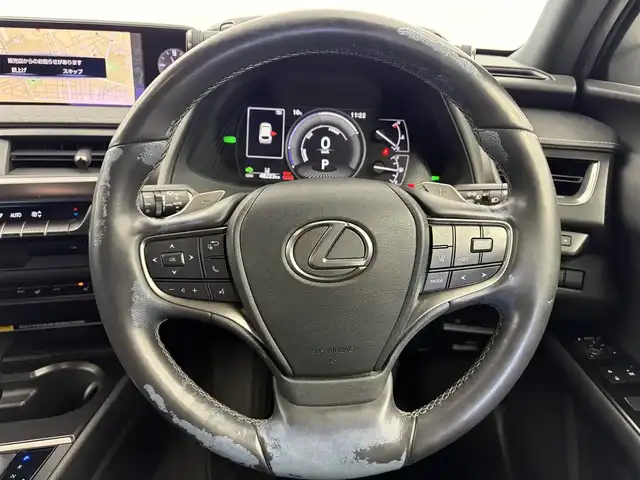 レクサス ＵＸ 250h バージョンC 愛知県 2021(令3)年 4.9万km ソニッククォーツ 純正12.3インチンナビ/アラウンドビューモニター/フルセグTV/レクサスセーフティシステム/クルーズコントロール/衝突被害軽減システム/ブラインドスポットモニター/横滑り防止装置/コーナーセンサー/レーンキープアシスト/オートライト/オートマチックハイビーム/LEDヘッドライト/LEDフォグランプ/パワーシート/シートヒーター/ステアリングヒーター/電動リアゲート/ヘッドアップディスプレイ/パドルシフト/前後ドライブレコーダー/ETC2.0/純正AW/純正フロアマット/プッシュスタート/スマートキー/スペアキー