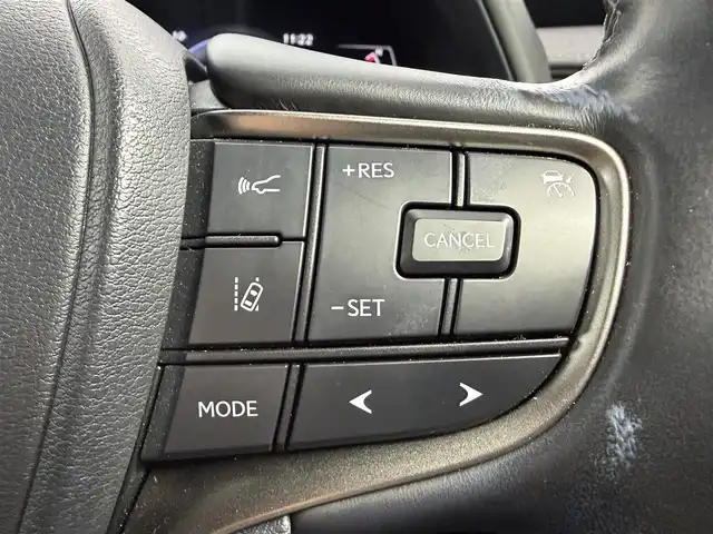 レクサス ＵＸ 250h バージョンC 愛知県 2021(令3)年 4.9万km ソニッククォーツ 純正12.3インチンナビ/アラウンドビューモニター/フルセグTV/レクサスセーフティシステム/クルーズコントロール/衝突被害軽減システム/ブラインドスポットモニター/横滑り防止装置/コーナーセンサー/レーンキープアシスト/オートライト/オートマチックハイビーム/LEDヘッドライト/LEDフォグランプ/パワーシート/シートヒーター/ステアリングヒーター/電動リアゲート/ヘッドアップディスプレイ/パドルシフト/前後ドライブレコーダー/ETC2.0/純正AW/純正フロアマット/プッシュスタート/スマートキー/スペアキー