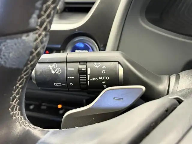 レクサス ＵＸ 250h バージョンC 愛知県 2021(令3)年 4.9万km ソニッククォーツ 純正12.3インチンナビ/アラウンドビューモニター/フルセグTV/レクサスセーフティシステム/クルーズコントロール/衝突被害軽減システム/ブラインドスポットモニター/横滑り防止装置/コーナーセンサー/レーンキープアシスト/オートライト/オートマチックハイビーム/LEDヘッドライト/LEDフォグランプ/パワーシート/シートヒーター/ステアリングヒーター/電動リアゲート/ヘッドアップディスプレイ/パドルシフト/前後ドライブレコーダー/ETC2.0/純正AW/純正フロアマット/プッシュスタート/スマートキー/スペアキー