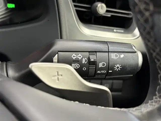 レクサス ＵＸ 250h バージョンC 愛知県 2021(令3)年 4.9万km ソニッククォーツ 純正12.3インチンナビ/アラウンドビューモニター/フルセグTV/レクサスセーフティシステム/クルーズコントロール/衝突被害軽減システム/ブラインドスポットモニター/横滑り防止装置/コーナーセンサー/レーンキープアシスト/オートライト/オートマチックハイビーム/LEDヘッドライト/LEDフォグランプ/パワーシート/シートヒーター/ステアリングヒーター/電動リアゲート/ヘッドアップディスプレイ/パドルシフト/前後ドライブレコーダー/ETC2.0/純正AW/純正フロアマット/プッシュスタート/スマートキー/スペアキー