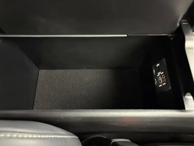 レクサス ＵＸ 250h バージョンC 愛知県 2021(令3)年 4.9万km ソニッククォーツ 純正12.3インチンナビ/アラウンドビューモニター/フルセグTV/レクサスセーフティシステム/クルーズコントロール/衝突被害軽減システム/ブラインドスポットモニター/横滑り防止装置/コーナーセンサー/レーンキープアシスト/オートライト/オートマチックハイビーム/LEDヘッドライト/LEDフォグランプ/パワーシート/シートヒーター/ステアリングヒーター/電動リアゲート/ヘッドアップディスプレイ/パドルシフト/前後ドライブレコーダー/ETC2.0/純正AW/純正フロアマット/プッシュスタート/スマートキー/スペアキー