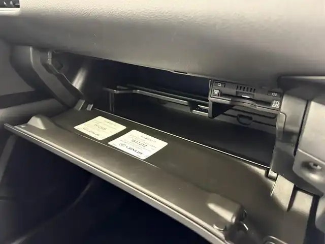 レクサス ＵＸ 250h バージョンC 愛知県 2021(令3)年 4.9万km ソニッククォーツ 純正12.3インチンナビ/アラウンドビューモニター/フルセグTV/レクサスセーフティシステム/クルーズコントロール/衝突被害軽減システム/ブラインドスポットモニター/横滑り防止装置/コーナーセンサー/レーンキープアシスト/オートライト/オートマチックハイビーム/LEDヘッドライト/LEDフォグランプ/パワーシート/シートヒーター/ステアリングヒーター/電動リアゲート/ヘッドアップディスプレイ/パドルシフト/前後ドライブレコーダー/ETC2.0/純正AW/純正フロアマット/プッシュスタート/スマートキー/スペアキー