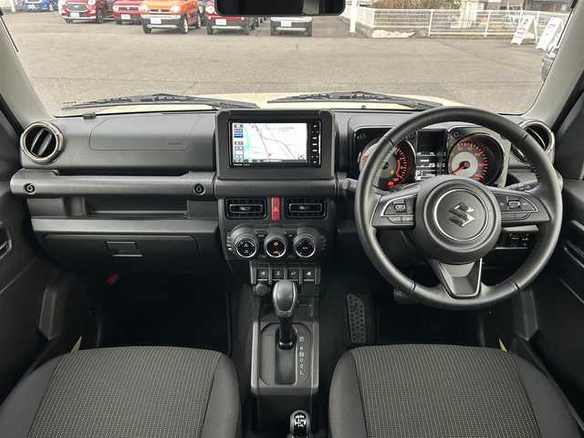 スズキ ジムニー XC 香川県 2021(令3)年 0.5万km シフォンアイボリーメタリックブラック2トーンルーフ 衝突被害軽減ブレーキ/レーンアシスト/社外SDナビ フルセグTV CD DVD BT/バックカメラ/ETC/スマートキー 2個/シートヒーター /LEDオートヘッドライト/フォグライト/電動格納ミラー/クルーズコントロール/ステアリングリモコン/16インチ アルミホイール/オートエアコン/ドラレコ/W サイド エアバッグ