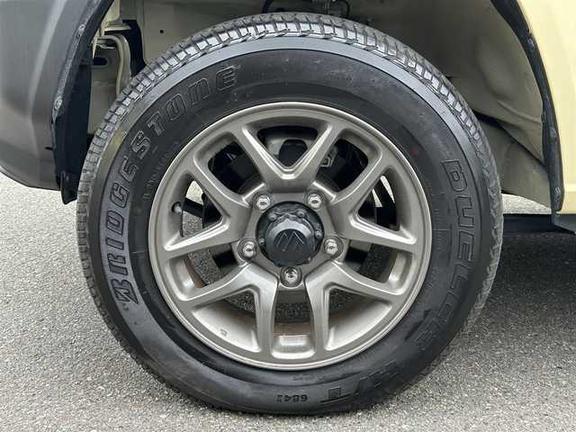 スズキ ジムニー XC 香川県 2021(令3)年 0.5万km シフォンアイボリーメタリックブラック2トーンルーフ 衝突被害軽減ブレーキ/レーンアシスト/社外SDナビ フルセグTV CD DVD BT/バックカメラ/ETC/スマートキー 2個/シートヒーター /LEDオートヘッドライト/フォグライト/電動格納ミラー/クルーズコントロール/ステアリングリモコン/16インチ アルミホイール/オートエアコン/ドラレコ/W サイド エアバッグ