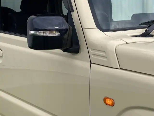 スズキ ジムニー XC 香川県 2021(令3)年 0.5万km シフォンアイボリーメタリックブラック2トーンルーフ 衝突被害軽減ブレーキ/レーンアシスト/社外SDナビ フルセグTV CD DVD BT/バックカメラ/ETC/スマートキー 2個/シートヒーター /LEDオートヘッドライト/フォグライト/電動格納ミラー/クルーズコントロール/ステアリングリモコン/16インチ アルミホイール/オートエアコン/ドラレコ/W サイド エアバッグ