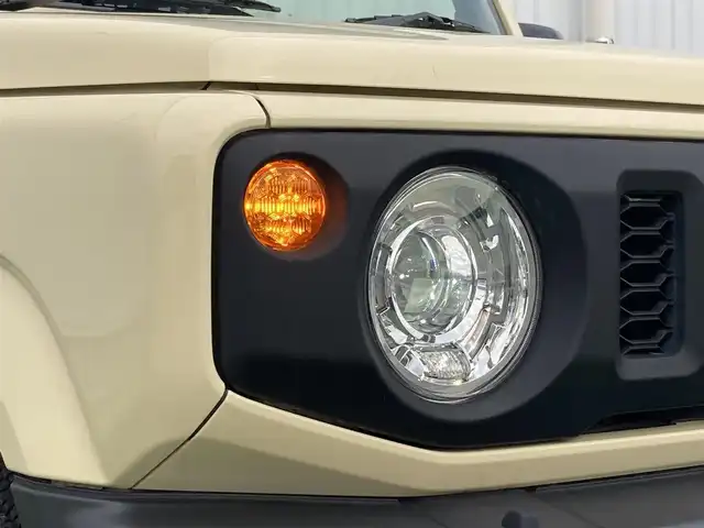 スズキ ジムニー XC 香川県 2021(令3)年 0.5万km シフォンアイボリーメタリックブラック2トーンルーフ 衝突被害軽減ブレーキ/レーンアシスト/社外SDナビ フルセグTV CD DVD BT/バックカメラ/ETC/スマートキー 2個/シートヒーター /LEDオートヘッドライト/フォグライト/電動格納ミラー/クルーズコントロール/ステアリングリモコン/16インチ アルミホイール/オートエアコン/ドラレコ/W サイド エアバッグ
